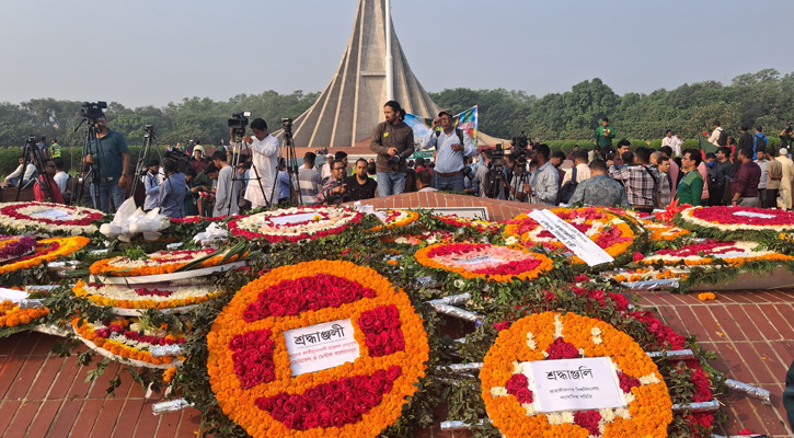 স্মৃতিসৌধে জনতার ঢল