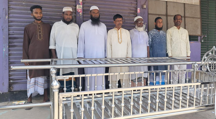 দৌলতদিয়ায় মৃতদেহ বহনকারী খাটিয়া ও গোসলের টেবিল উপহার দিলেন আমিনুল ইসলাম রানা