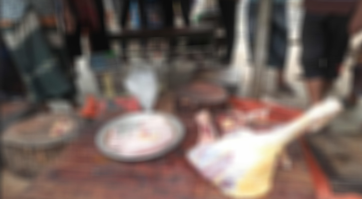 পুঠিয়ার বানেশ্বরে গর্ভবতী গরুর মাংস বিক্রি, এলাকা জুড়ে হৈ-চৈ