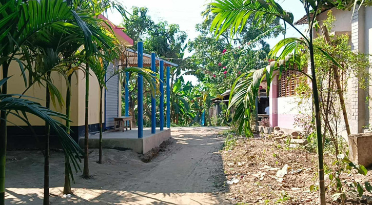 নাটোরের লালপুরে কদিমচিলান ভূমি অফিসের রাস্তা দখল করে বাড়ি ও দোকান ঘর নির্মাণের অভিযোগ