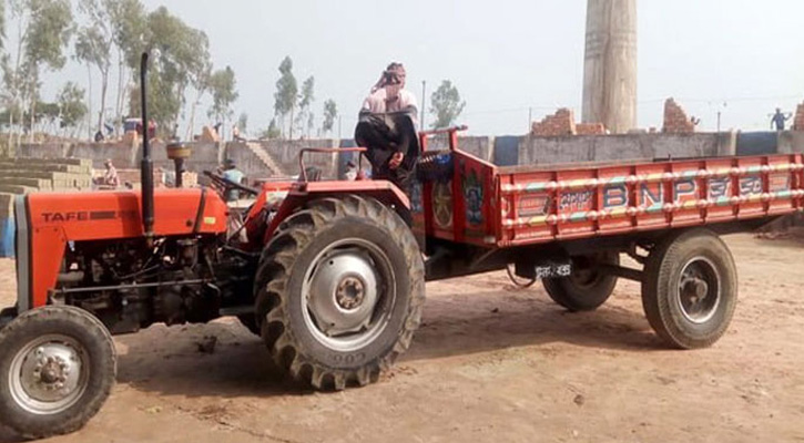 সাদুল্লাপুরে মাটিবোঝাই ট্রাক্টরের চাপায় বৃদ্ধা নিহত