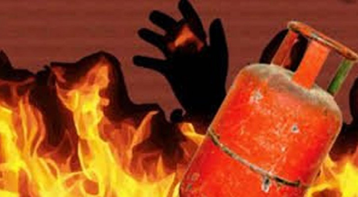 ভৈরবে গ্যাস সিলিন্ডার বিস্ফোরণে দগ্ধ ১৫ জন,মুমূর্ষু অবস্থায় ১২ জনকে ঢাকায় প্রেরণ