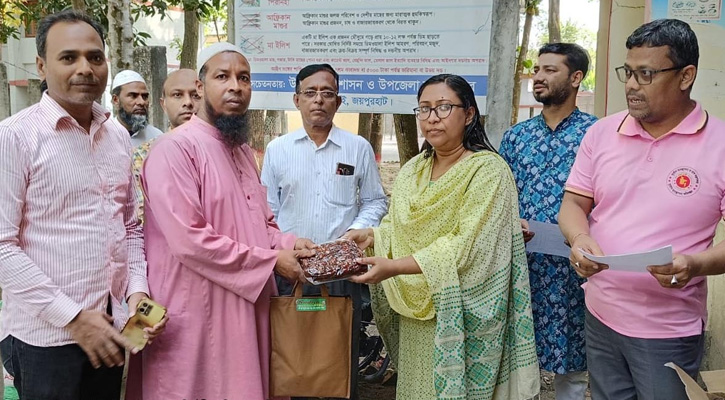 কালাইয়ে ২৮টি এতিমখানায় সৌদি খেজুর বিতরণ