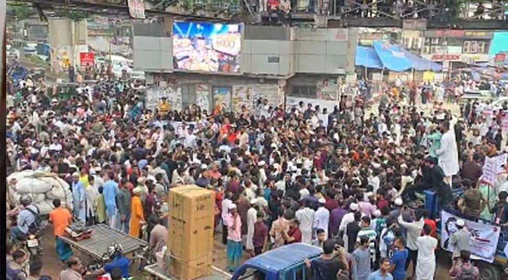 রামিসা হত্যার বিচার দাবিতে মিরপুর-১০ নম্বরে সড়ক অবরোধ