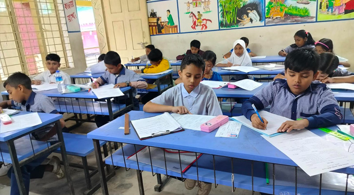 পলাশে মহান বিজয় দিবসে ‘মানবতার আলো’ সংগঠনের উদ্যোগে শিক্ষা বৃত্তি পরীক্ষা অনুষ্ঠিত