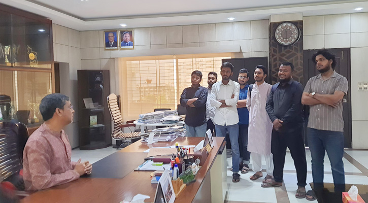 লিফট সংস্কারের দাবিতে উপাচার্য বরাবর যবিপ্রবি শিক্ষার্থীদের স্মারকলিপি
