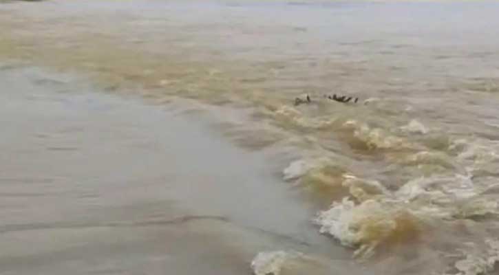 মৌলভীবাজারে বন্যার পানিতে ভাসমান দুই মরদেহ উদ্ধার, নিখোঁজ ১