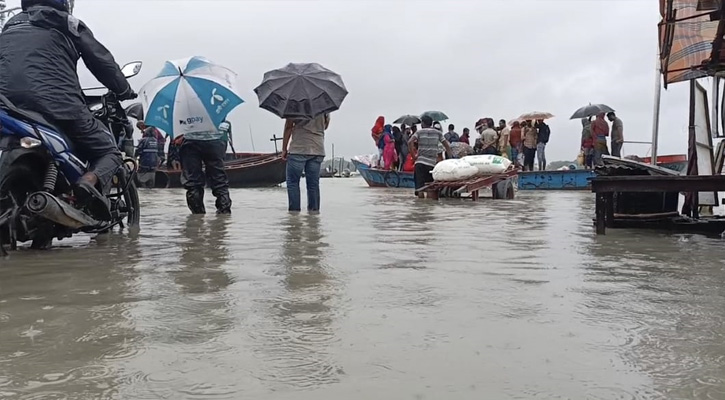 নিম্নচাপের প্রভাবে অস্বাভাবিক জোয়ারে প্লাবিত গলাচিপা, জনদুর্ভোগ চরমে