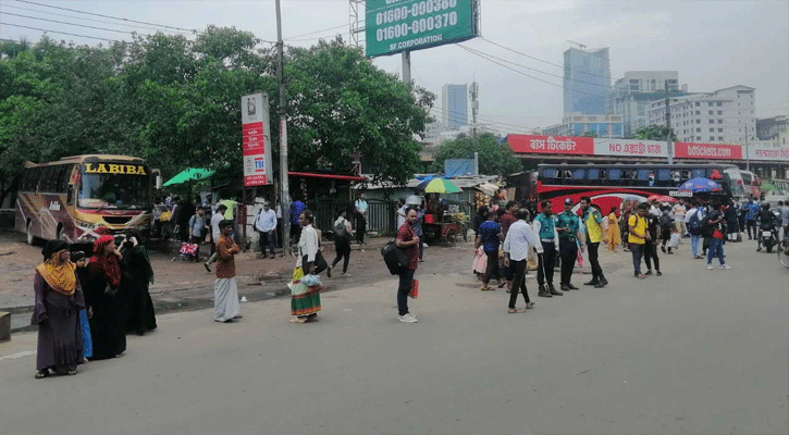 স্বস্তিতেই রাজধানীতে ফিরতে শুরু করেছে কর্মজীবী মানুষ