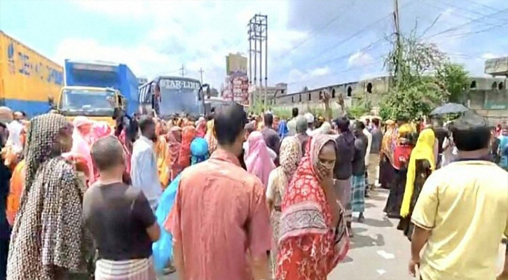 বকেয়া বেতনের দাবিতে কাঁচপুরে শ্রমিকদের বিক্ষোভ