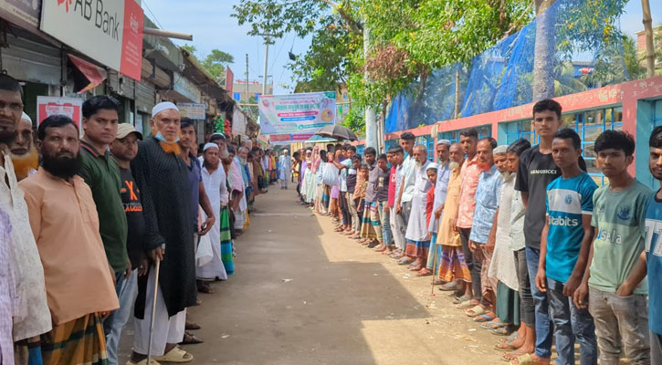 মামলা বাণিজ্যের শিকার হয়ে ব্যবসায়ী কারাগারে, মুক্তির দাবিতে স্থানীয়দের