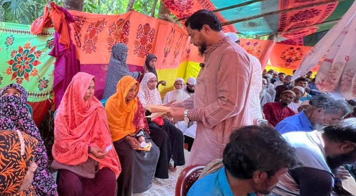 বাউফলে এমপির নগদ অর্থ সহায়তা প্রদান