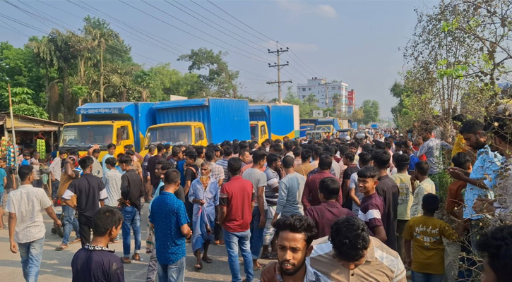 শ্রীপুরে কাভার্ড ভ্যান চালককে মারধরের অভিযোগ, প্রতিবাদে মহাসড়ক ৪ ঘণ্টা অবরোধ