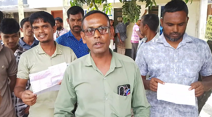 তানোরে বিদ্যুৎ বিল বেশি নেওয়ার প্রতিবাদে পল্লী বিদ্যুৎ অফিস ঘেরাও