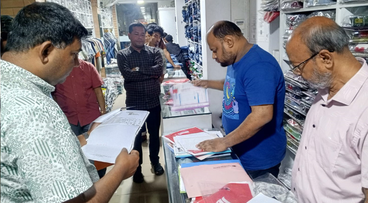 দেশীয় শাড়িকে ভারতীয় বলে বিক্রি, মানিকগঞ্জে তিন প্রতিষ্ঠানকে জরিমানা