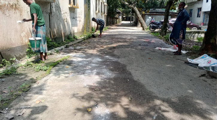 কোরবানির বর্জ্য অপসারণে মনোহরদী উপজেলা প্রশাসনের নানা উদ্যোগ