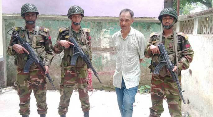সাবেক এমপির বাড়িতে সেনা অভিযান, অস্ত্র-মাদকসহ ছেলে আটক