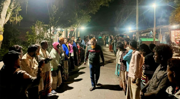 মান্দায় বিএনপির মনোনয়ন পুনর্বিবেচনার দাবিতে মানববন্ধন