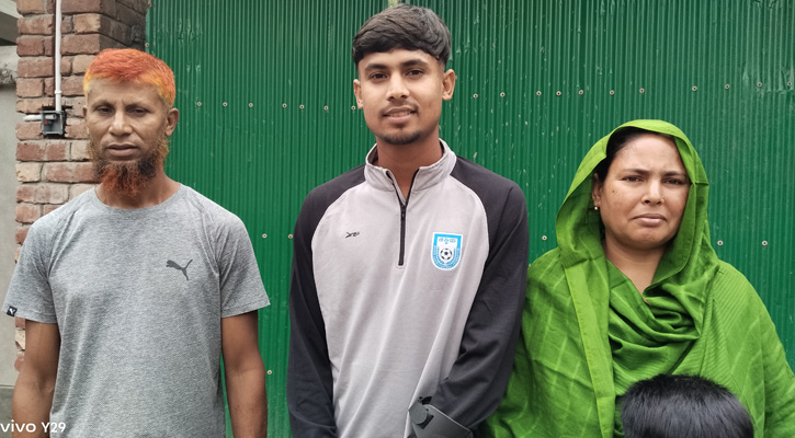 সাফ জয়ে স্বপ্ন পূরণ পিতা-ছেলের, আশিকুরের গ্রামে উৎসবের আমেজ