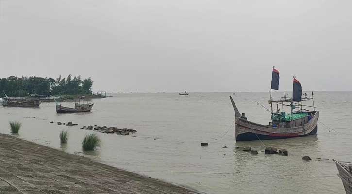 মেঘনা নদীতে গভীর সমুদ্রের জেলেদের ঝুকিপূর্ণ জীবন