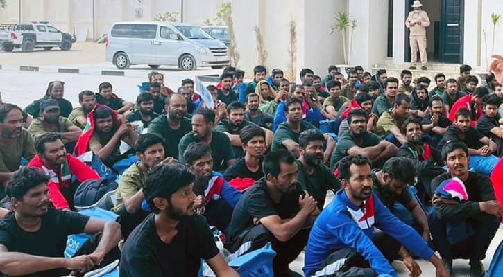 লিবিয়া থেকে দেশে ফিরলেন ১৭৫ বাংলাদেশি