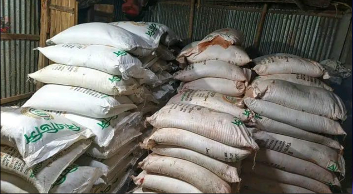 শ্রীবরদীতে ব্যবসায়ীর বাড়ি থেকে ১০৬ বস্তা সরকারি সার জব্দ