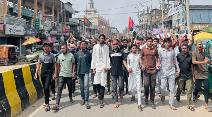 সারা দেশে চাঁদাবাজি ও বিচারবহির্ভূত হত্যার প্রতিবাদে মৌলভীবাজারে বিক্ষোভ