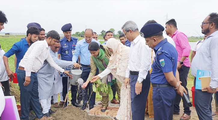রবীন্দ্র বিশ্ববিদ্যালয়ের স্থায়ী ক্যাম্পাস পরিদর্শনে পরিবেশ উপদেষ্টা