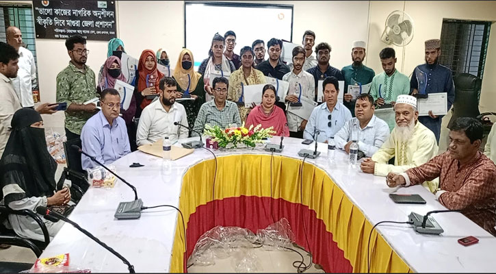 মাগুরার শ্রীপুরে কৃতি শিক্ষার্থীদের মাঝে ক্রেস্ট ও সার্টিফিকেট বিতরণ