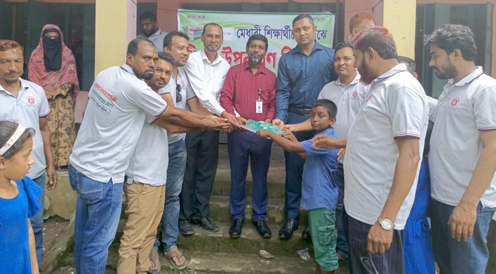 আলোকিত সমাজ গড়তে শিক্ষার্থীদের পাশে সাংবাদিকরা