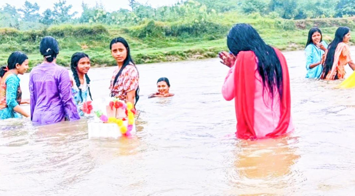 গঙ্গা স্নানে চা-শ্রমিকদের কাত্যায়নী পূজা