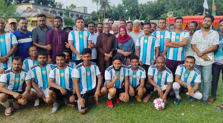 বড়াইগ্রামে আর্জেন্টিনা-ব্রাজিল সমর্থকদের প্রীতি ফুটবল ম্যাচ