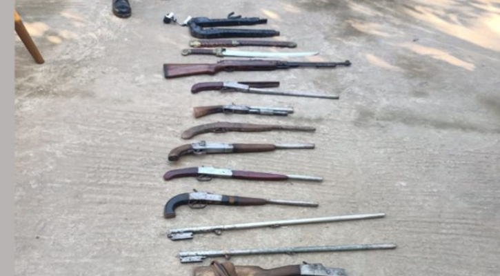 চট্টগ্রামের রাউজানে অস্ত্র-গোলাবারুদসহ ২ জন গ্রেপ্তার