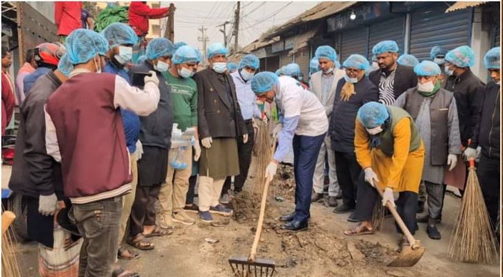উলিপুরে এমপি সালেহীর পরিচ্ছন্নতা অভিযান উদ্বোধন, হাসপাতালে নিজস্ব অর্থ অনুদান