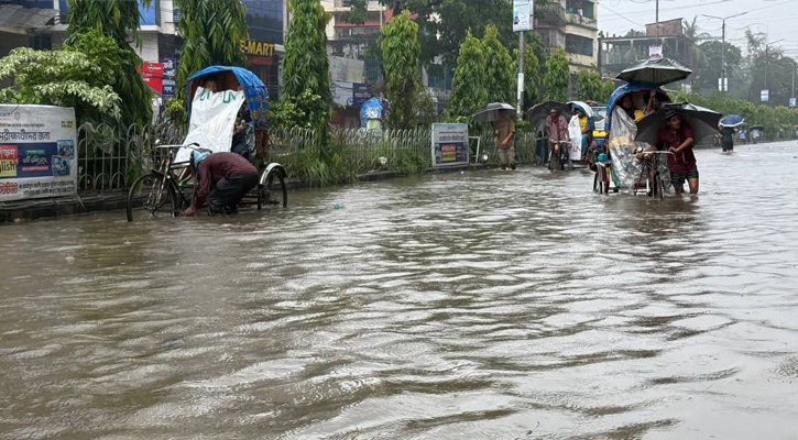 রেকর্ড ৩৪৭ মিলিমিটার বৃষ্টিতে ডুবল ফেনী শহর