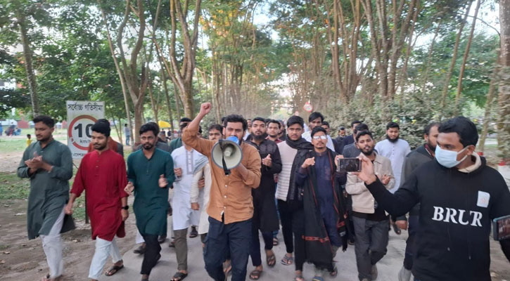 ওসমান হাদীকে গুলিবিদ্ধ করার প্রতিবাদে বেরোবিতে বিক্ষোভ