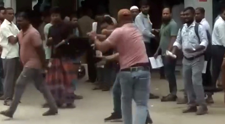 চুয়াডাঙ্গায় ফুয়েল কার্ড নিতে ভোগান্তি: লাইনে হাতাহাতি, ভিডিও ভাইরাল