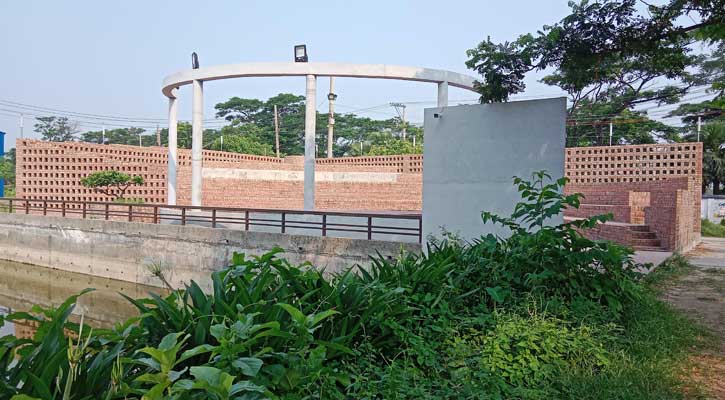 ডিজাইনে বন্দি পাবিপ্রবির অর্ধ কোটি টাকার মুক্তমঞ্চ