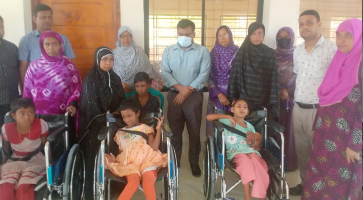 ঝিনাইগাতীতে শিক্ষার্থীদের মাঝে হুইল চেয়ার ও শ্রবণ যন্ত্র বিতরণ