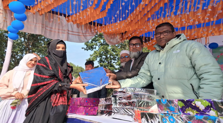 পীরগঞ্জ সরকারি কলেজে নবীনবরণ ও বার্ষিক ক্রীড়া-সাহিত্য-সংস্কৃতি প্রতিযোগিতার পুরস্কার বিতরণ