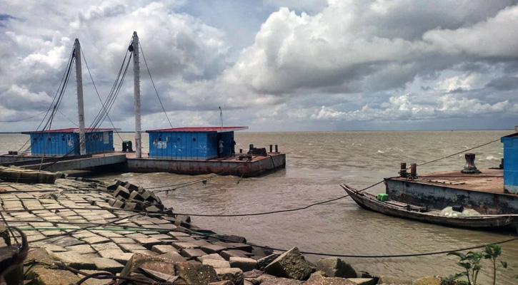 বৈরী নদী উত্তাল ভোলার ১৬টি রুটে নৌ চলাচল বন্ধ