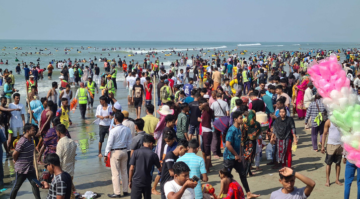 শীতের আগমনী হাওয়া, পর্যটকে জমজমাট কক্সবাজার
