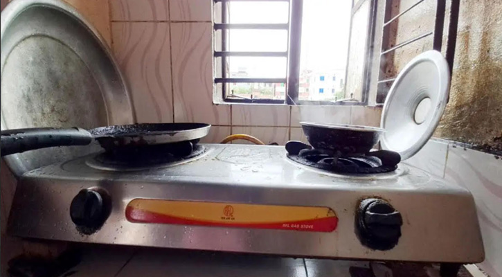 চাঁদপুরে আবাসিক গ্যাস সরবরাহ বন্ধ, চরম ভোগান্তিতে ২০ হাজার গ্রাহক
