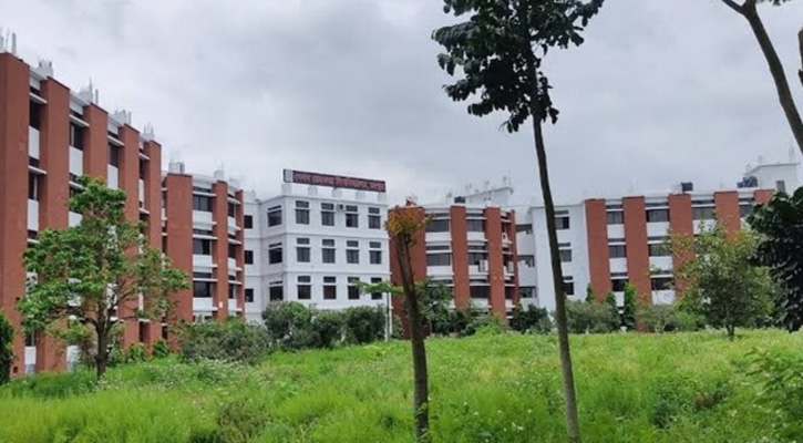 নির্ধারিত সময়ে অফিসে না আসায় বেরোবির ২২ জনকে সতর্কতা