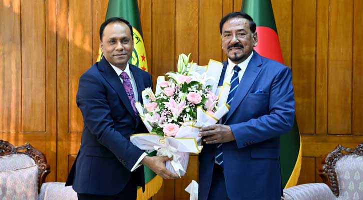 ভারপ্রাপ্ত রাষ্ট্রপতির দায়িত্ব গ্রহণ করলেন হাফিজ উদ্দিন আহমদ