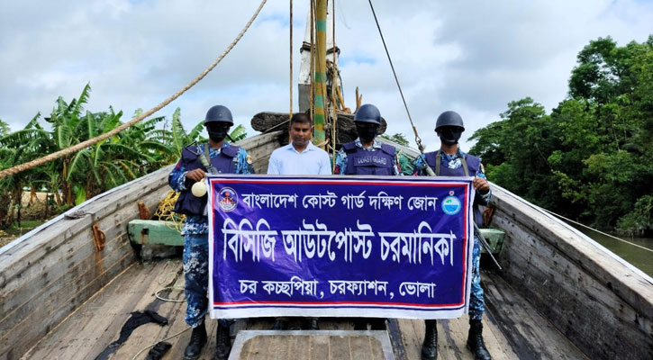 ভোলা ও পটুয়াখালী উপকূলে কোস্ট গার্ডের অভিযান, অবৈধ ট্রলিং বোটসহ ৯ জেলে আটক