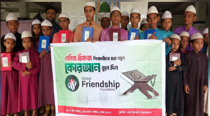শ্যামনগরে এতিম হিফয শিক্ষার্থীদের মাঝে পবিত্র কোরআন বিতরণ