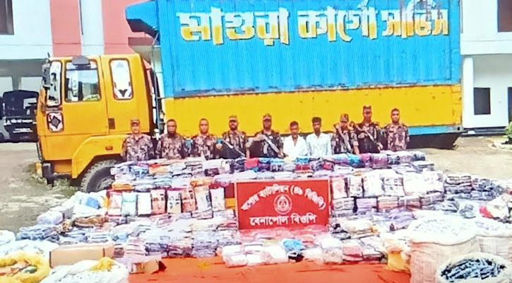 বেনাপোলে বিজিবি’র অভিযানে বিপুল পরিমাণ চোরাচালানী পণ্যসহ কার্গো ট্রাক জব্দ
