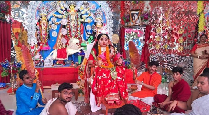 গৌরীপুরে মহাঅষ্টমীতে ৫৫টি পূজামণ্ডপে কুমারী পূজা সম্পন্ন