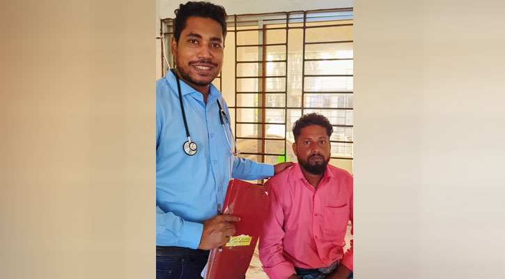 বিষ মুক্ত হয়ে বাড়ি ফিরলেন কোটচাঁদপুরের সেই কৃষক শামীম খান